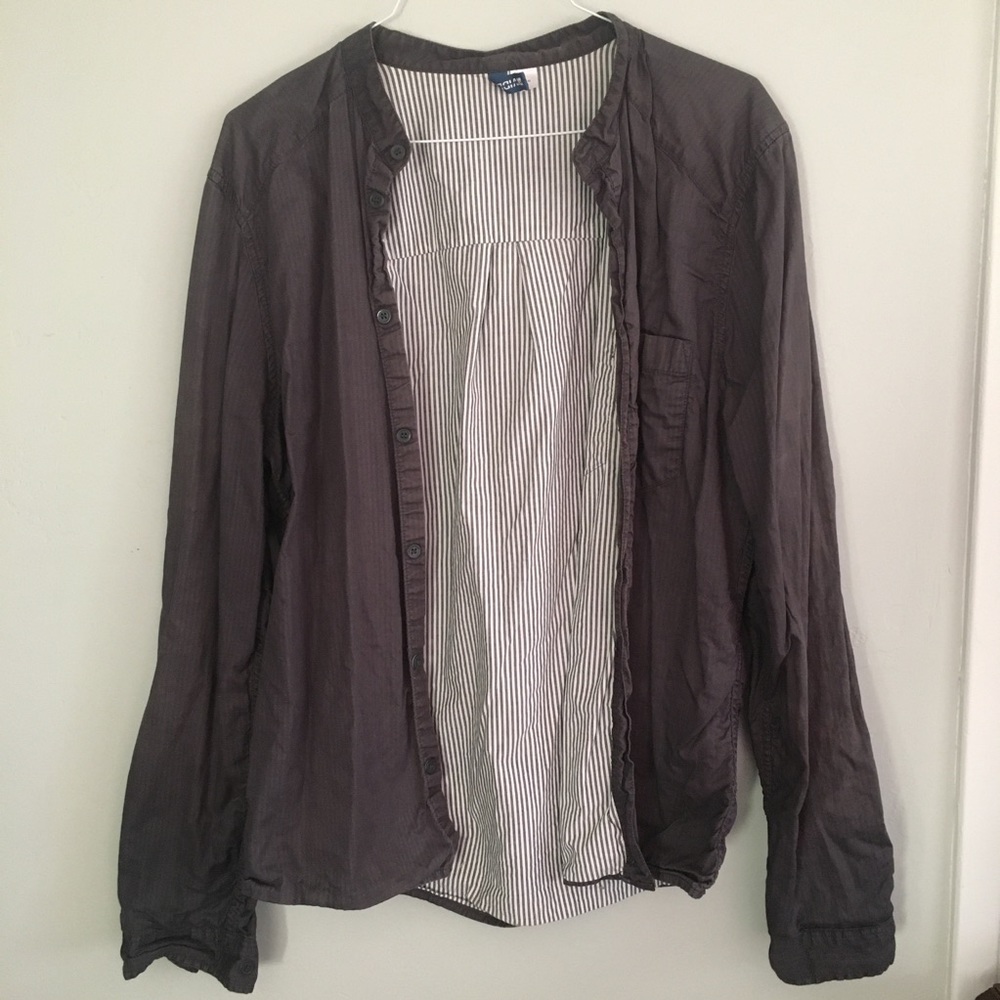 🌸Gray button down light shacket🌸 - Picture 2 of 6